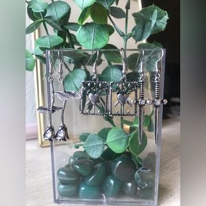 Vintage gothic style rose earrings.